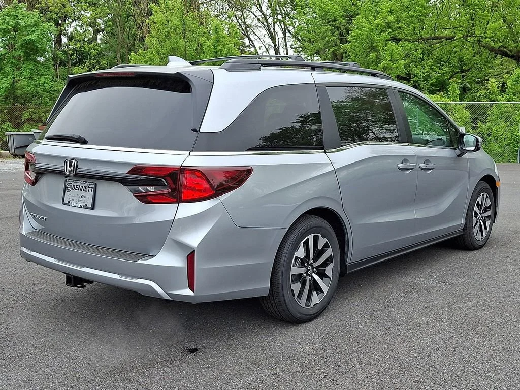 New 2026 Solar Silver Metallic Honda EX-L image 5
