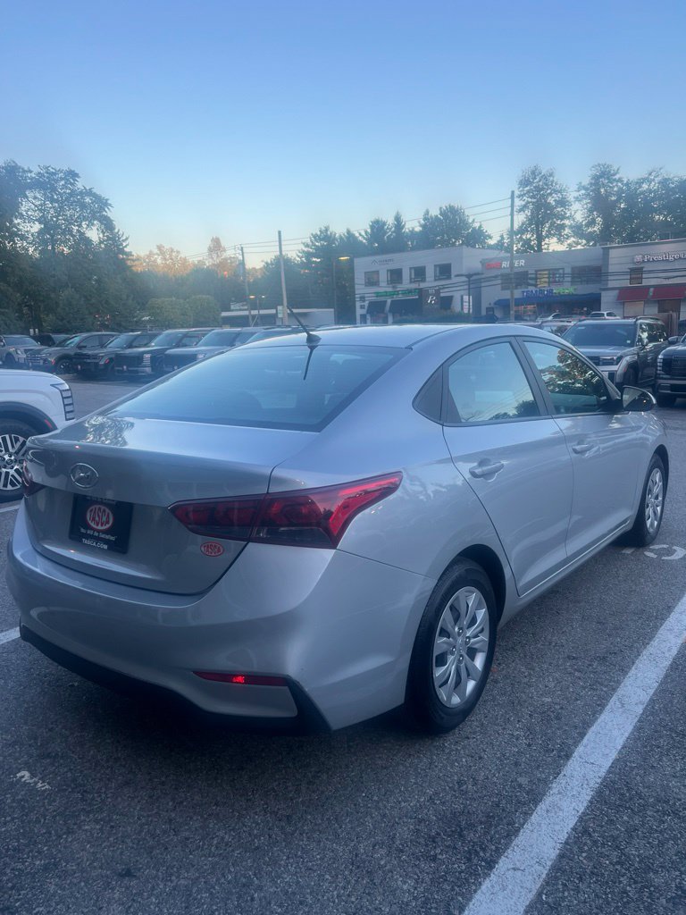 Used 2021 Silver Hyundai SE image 6
