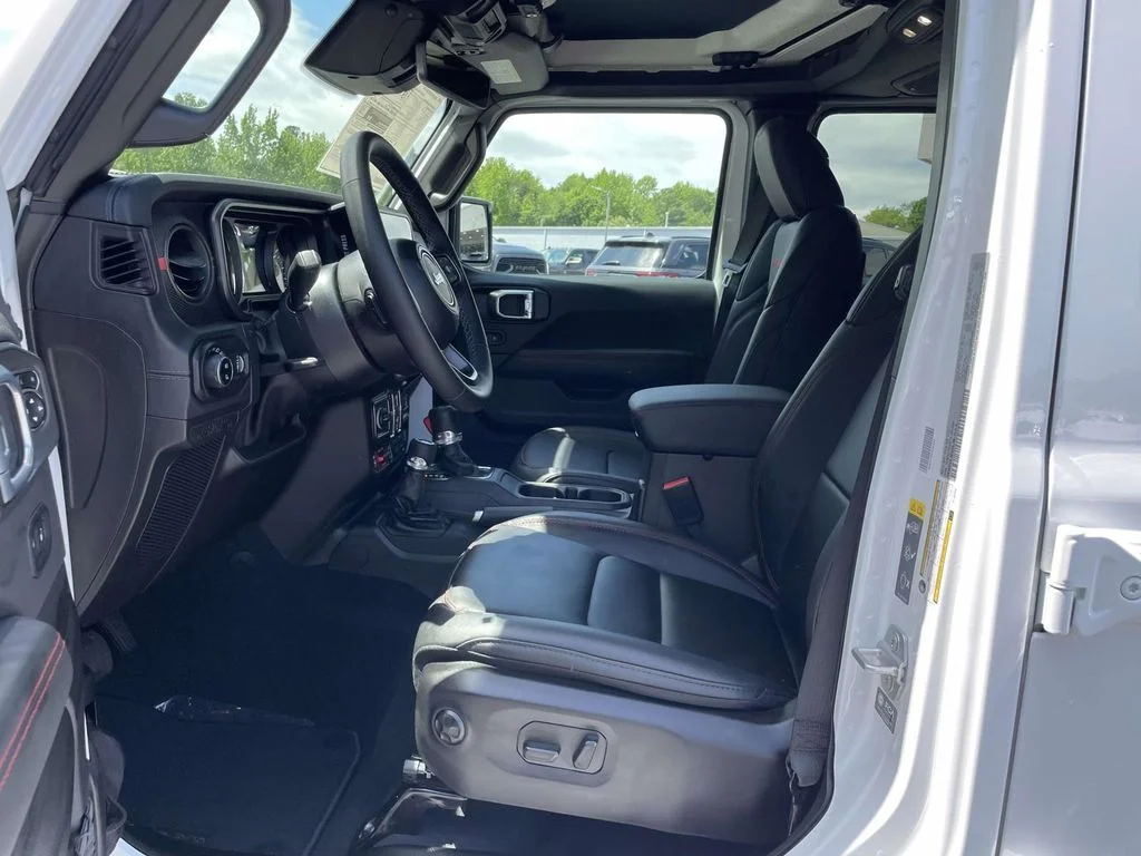 New 2026 Bright White Clear-Coat Exterior Paint Jeep Rubicon X image 26