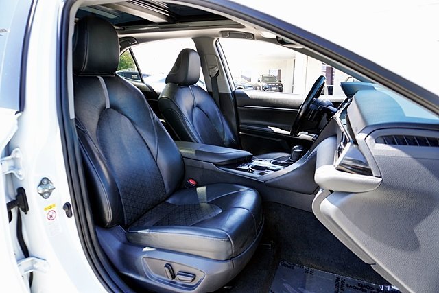 Used 2019 Beige Toyota XSE V6 image 18