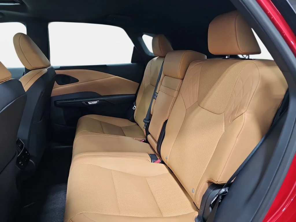 New 2026 Matador Red Mica Lexus PREMIUM image 10