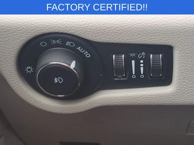 Used 2024 Silver Chrysler Touring L image 18