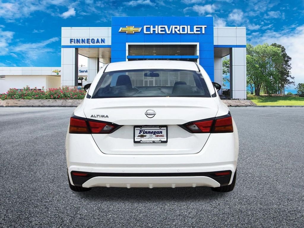 Used 2025 White Nissan 2.5 SV image 6