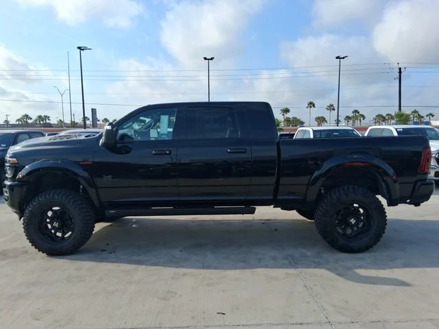 New 2026 Diamond Black Crystal Pearl-Coat Exterior Paint RAM Laramie image 4