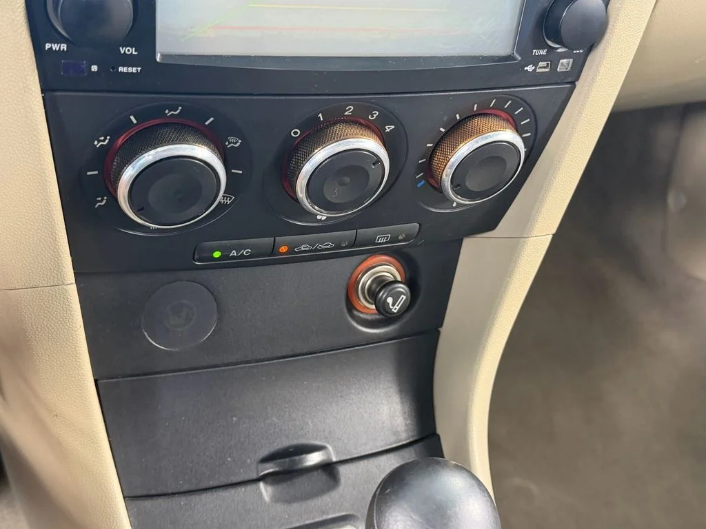 Used 2004 Beige Mazda i Base image 17