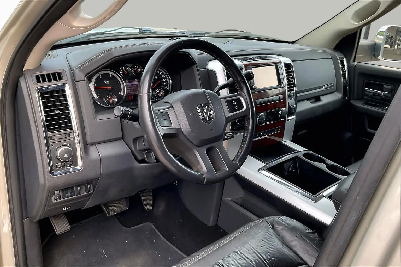 Used 2010 Light Graystone Pearl Dodge Laramie image 16