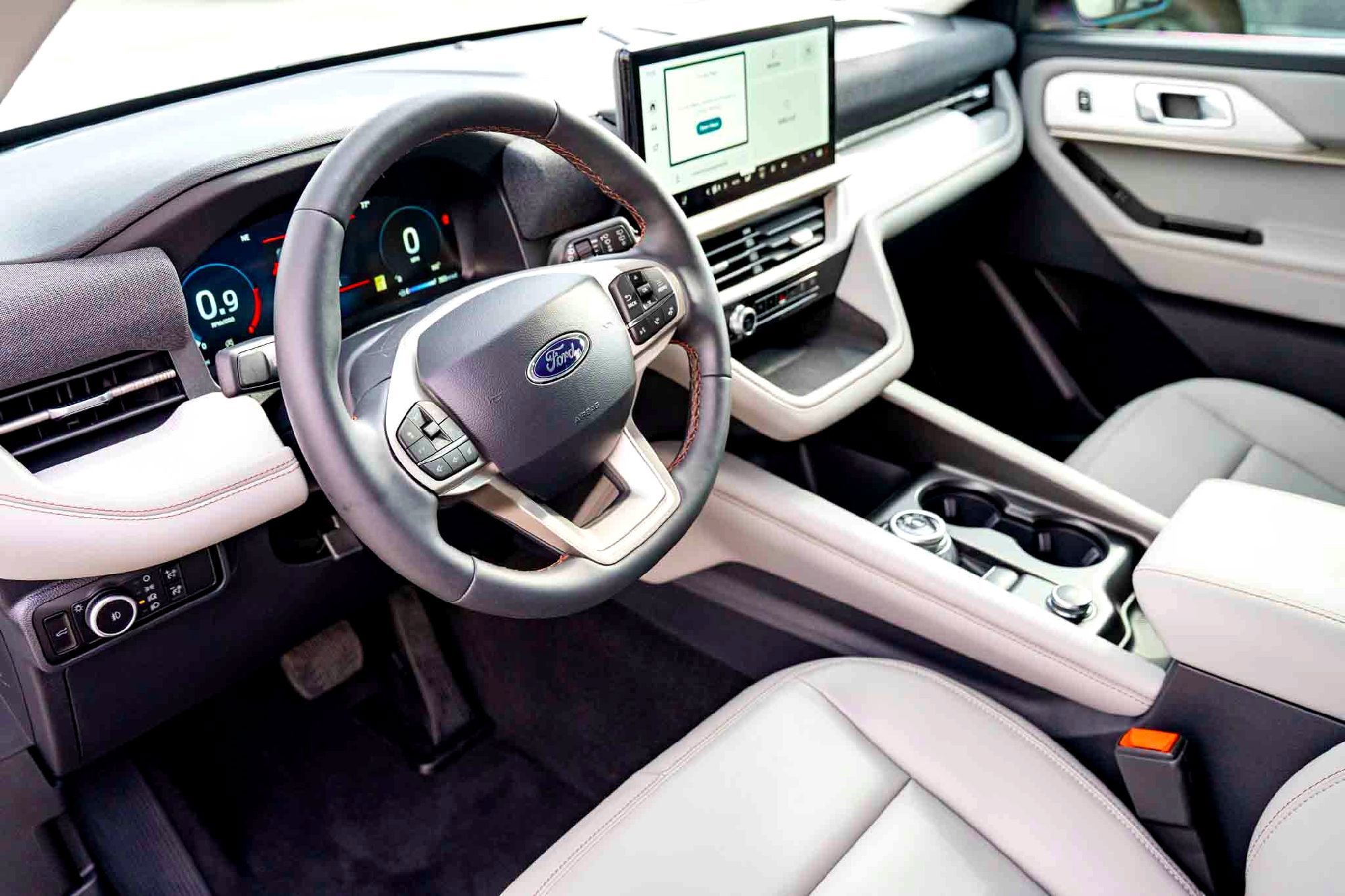 New 2026 Star White Metallic Tri-Coat Ford Active image 10
