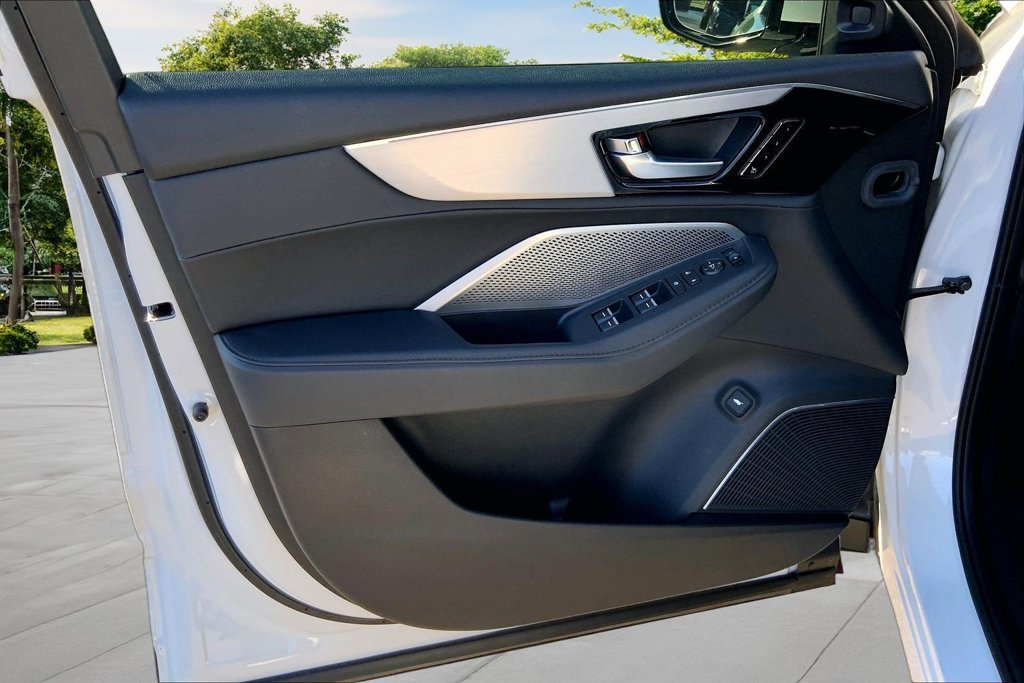 Used 2025  Acura Base image 20