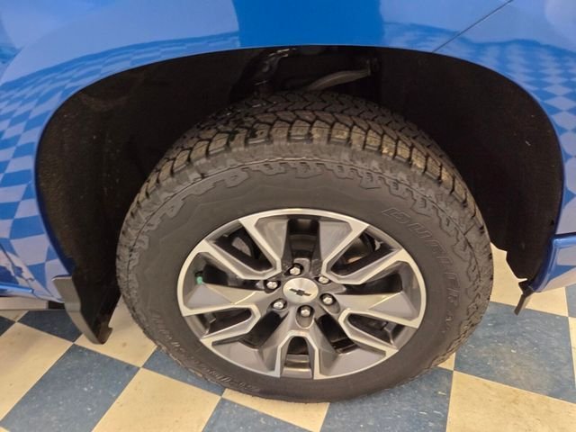 Used 2022 Blue Chevrolet RST image 9