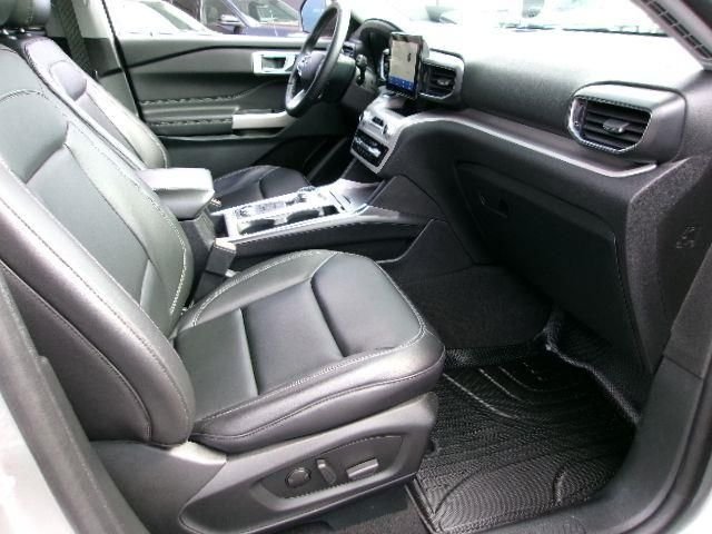 Certified Used 2024 Iconic Silver Metallic Ford XLT image 4