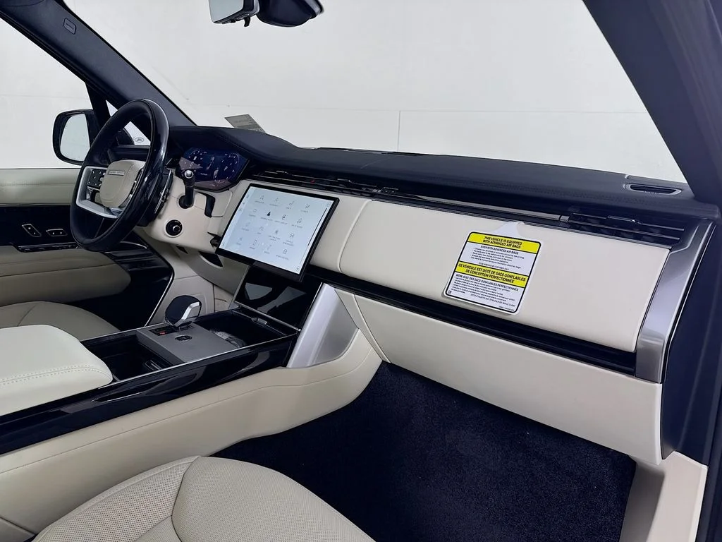 New 2026 Santorini Black Land Rover SE image 31