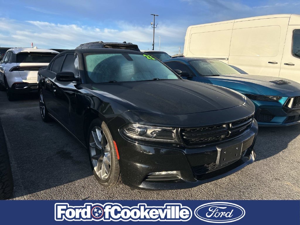Used 2023 Pitch Black Clearcoat Dodge SXT image 2