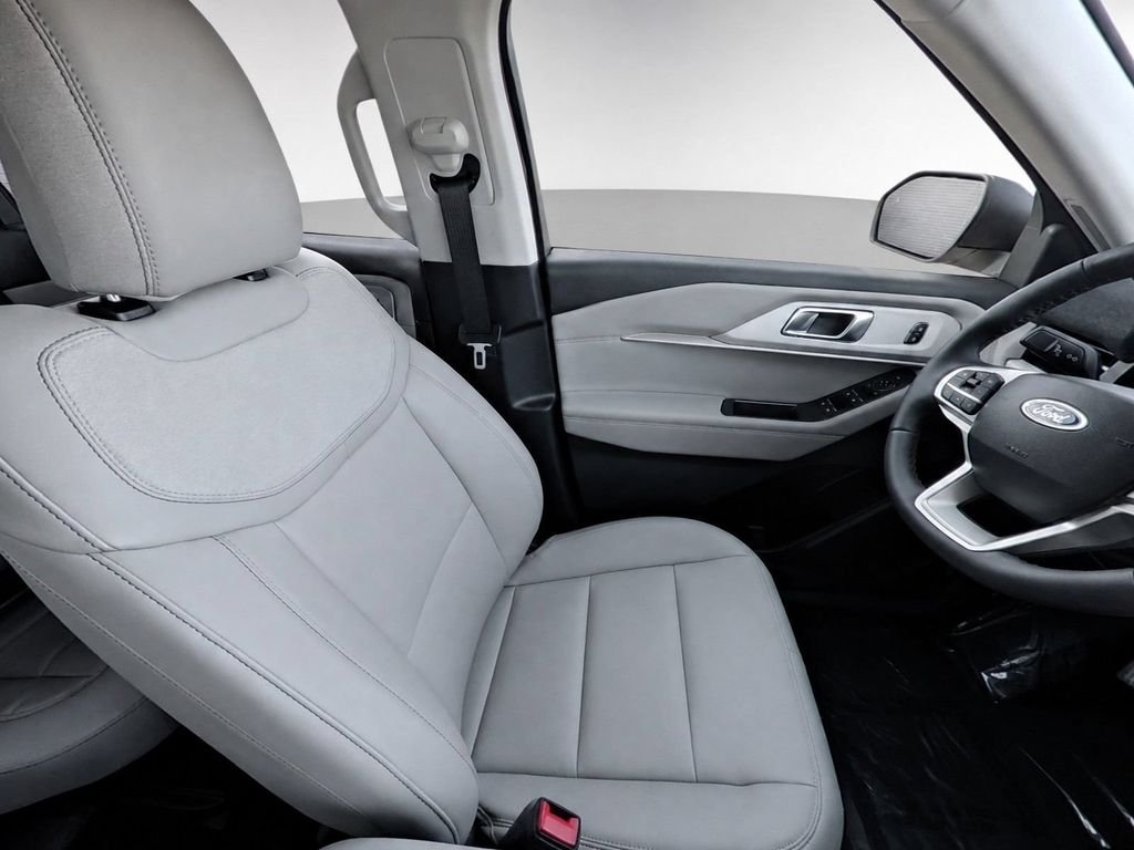 New 2026 Star White Metallic Tri-Coat Ford Active image 10