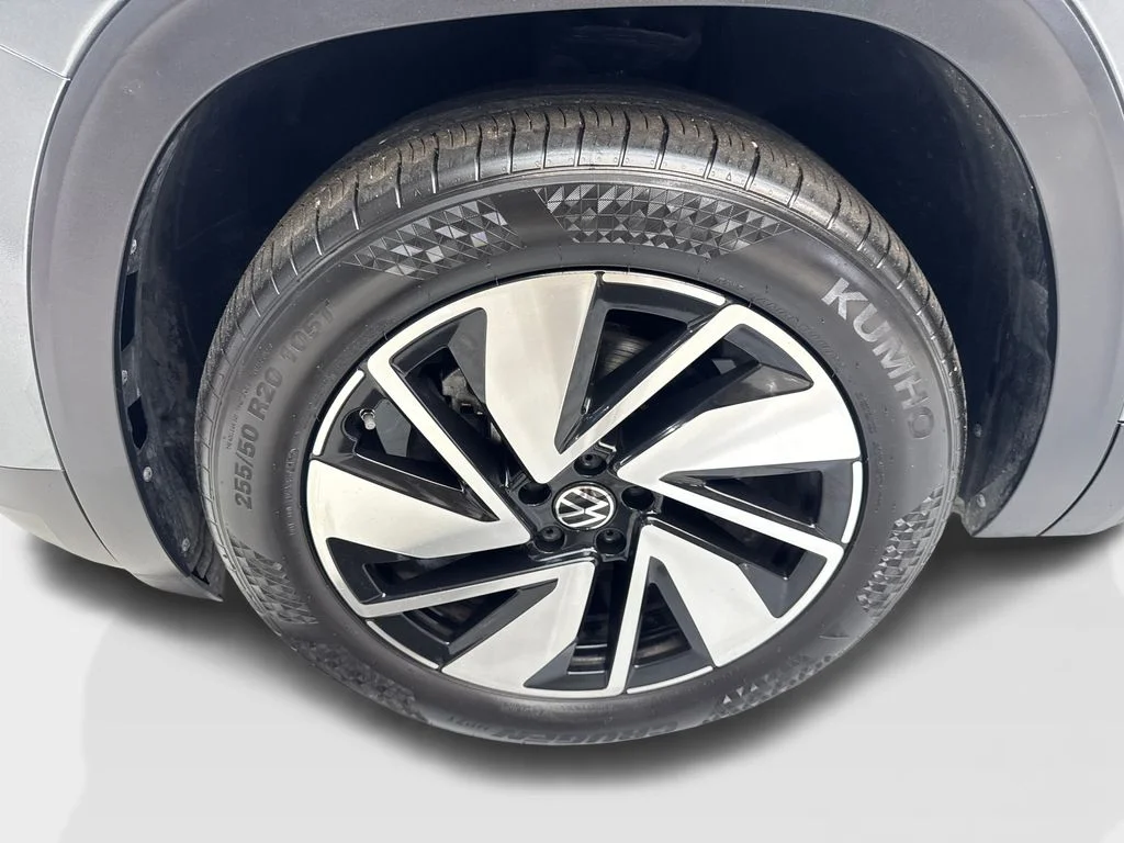 Used 2024 Gray Volkswagen 2.0T SE w/Technology image 91
