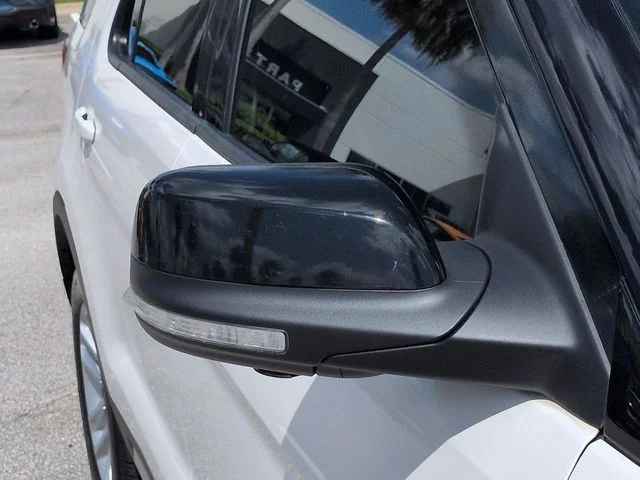 Certified Used 2017 White Platinum Clearcoat Metallic Ford XLT image 12