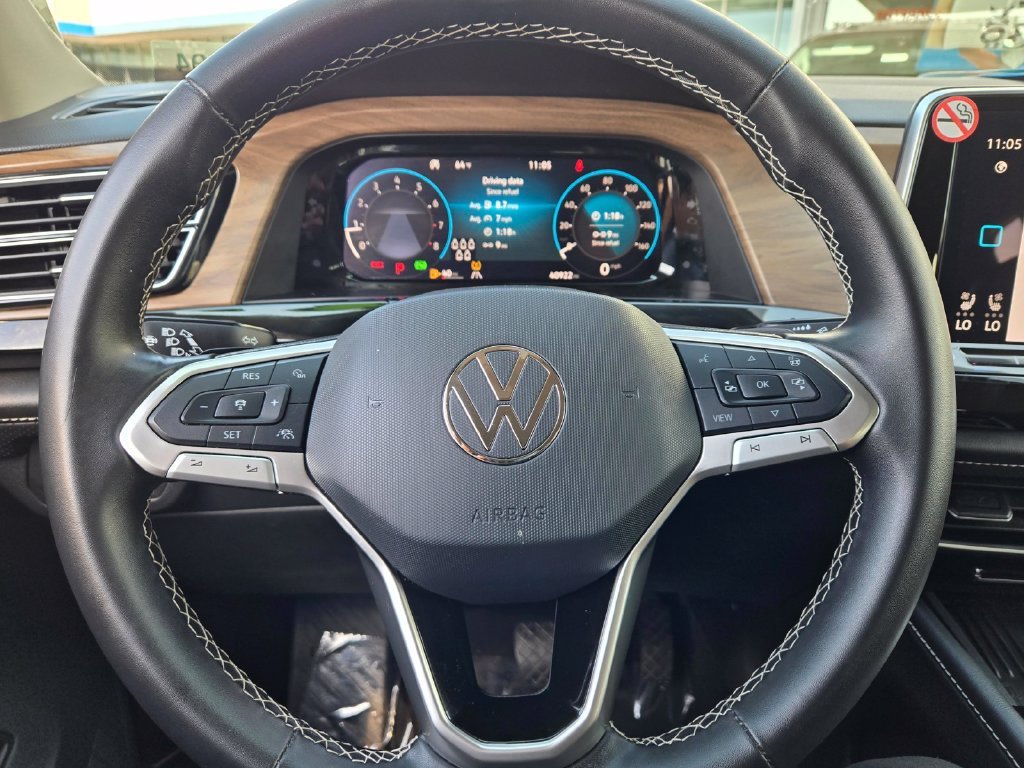 Used 2025  Volkswagen 2.0T SE w/Technology image 20