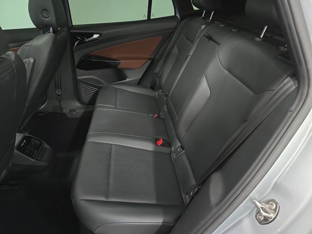 Used 2021 Silver Volkswagen Pro S image 26