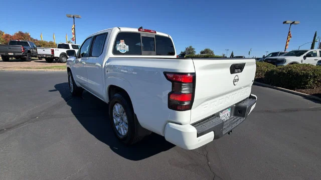 Used 2022 Glacier White Nissan SV image 6