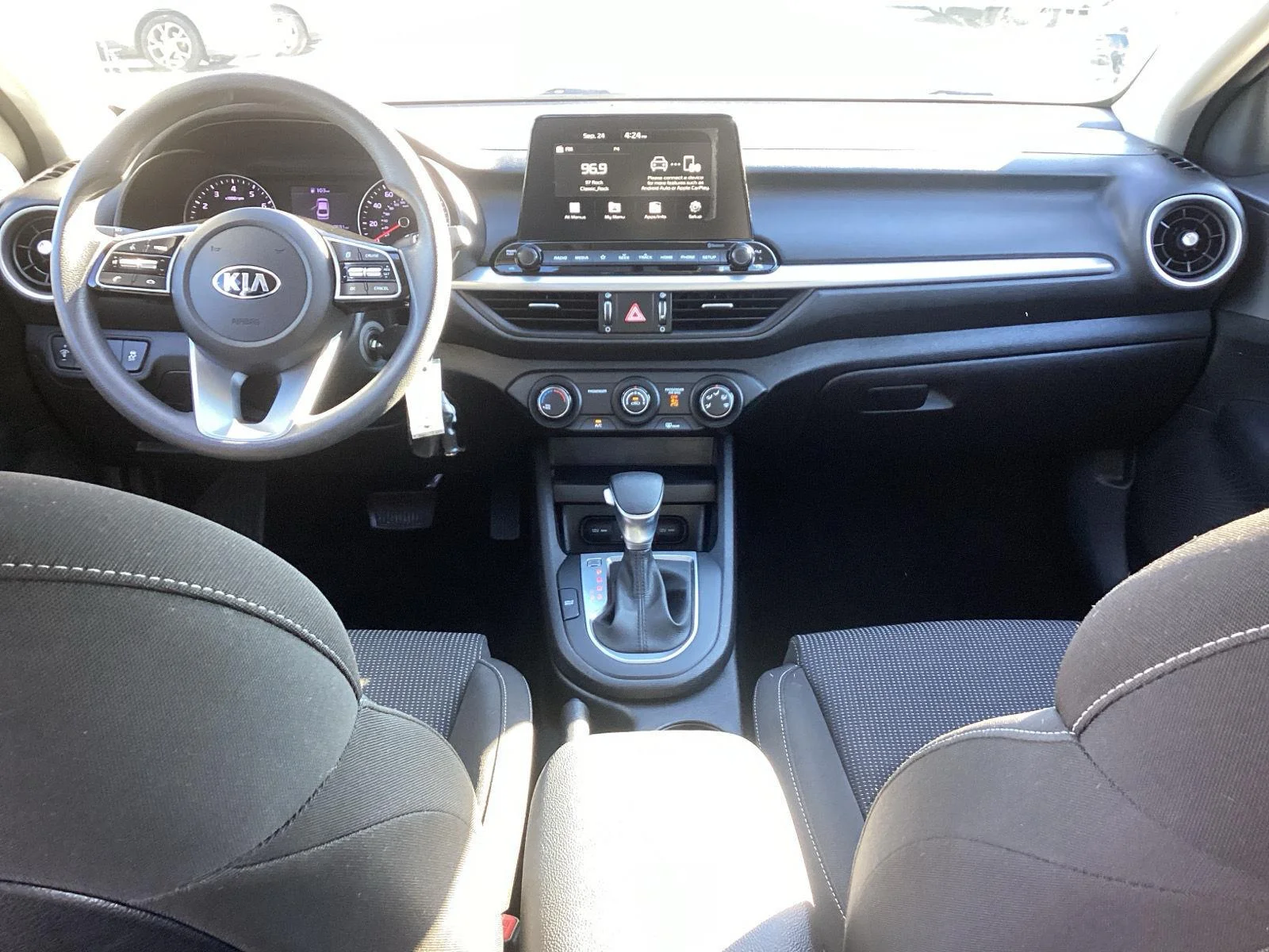 Used 2020 Silky Silver Kia LXS image 13