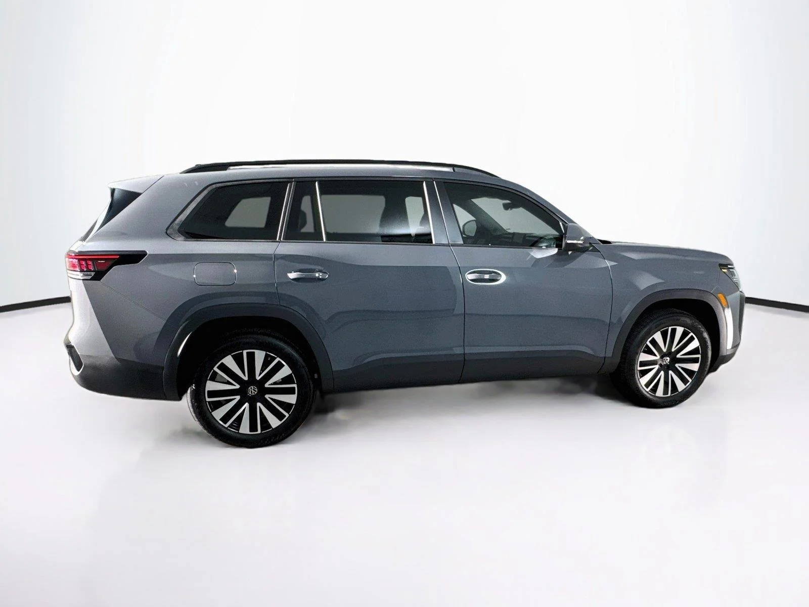 New 2027 Pure Gray Volkswagen SE w/Technology image 8
