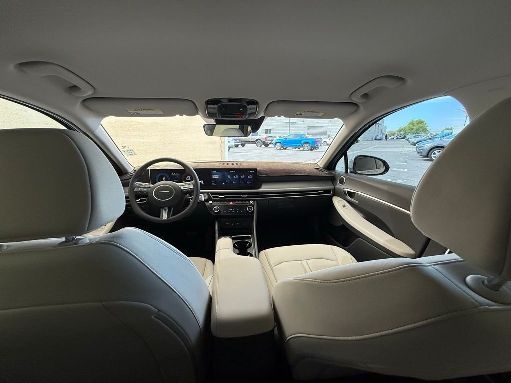 Used 2024 Silver Hyundai SEL image 24
