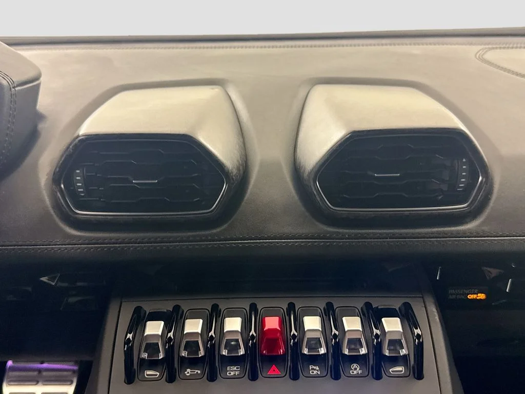 Used 2020 Yellow Lamborghini  image 26