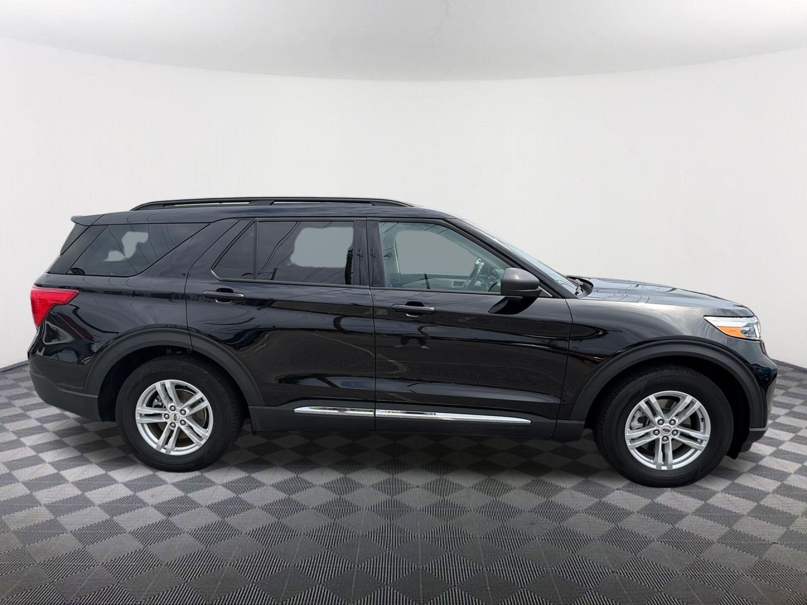 Used 2023 Agate Black Metallic Ford XLT image 8
