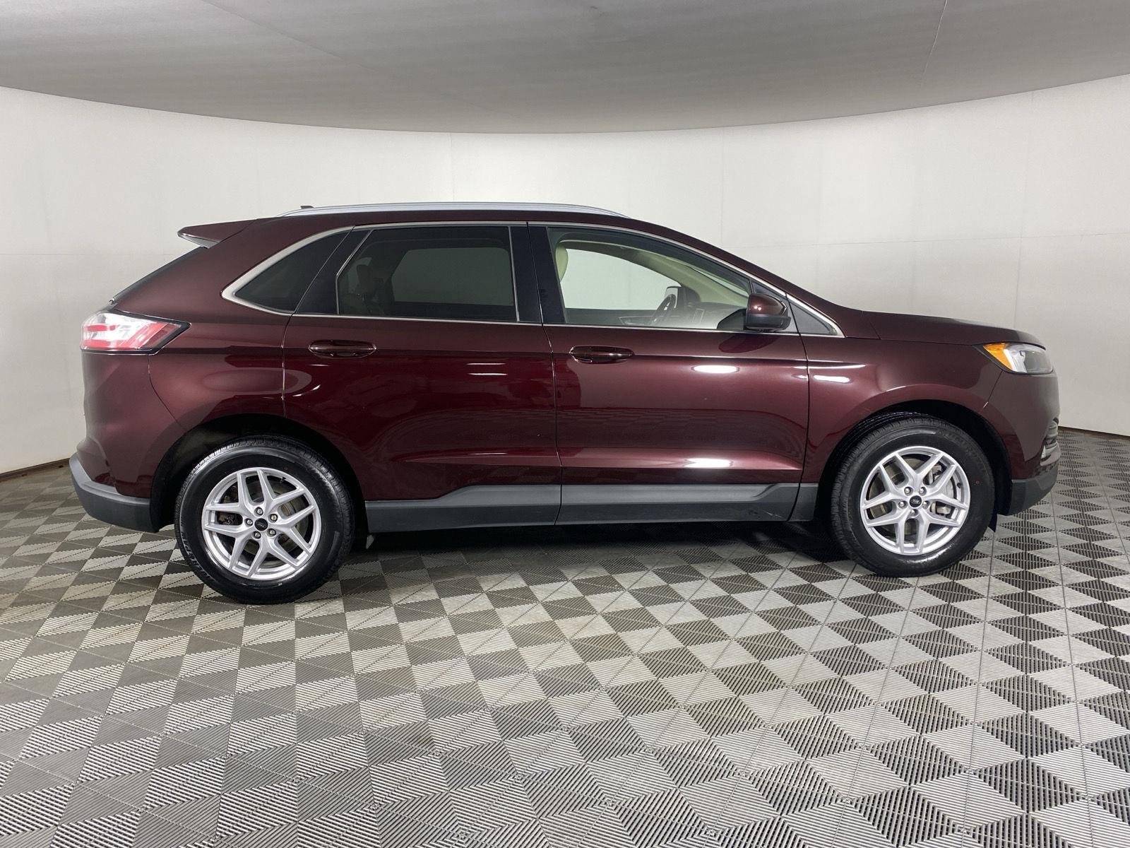 Used 2023 Burgundy Velvet Metallic Tinted Clearcoat Ford SEL image 8