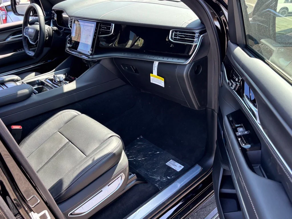 New 2026 Black Jeep Summit Obsidian image 27