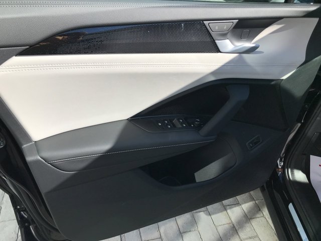 New 2026 Deep Black Pearl Volkswagen SE image 13