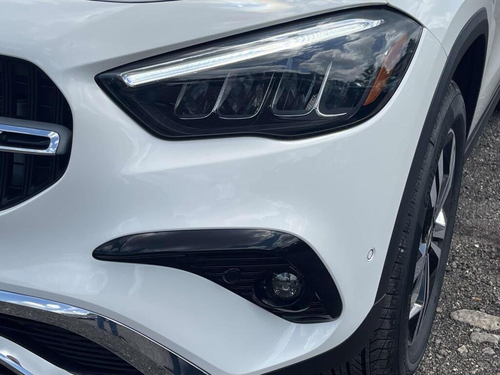 New 2026 Polar White Mercedes-Benz GLA 250 image 13