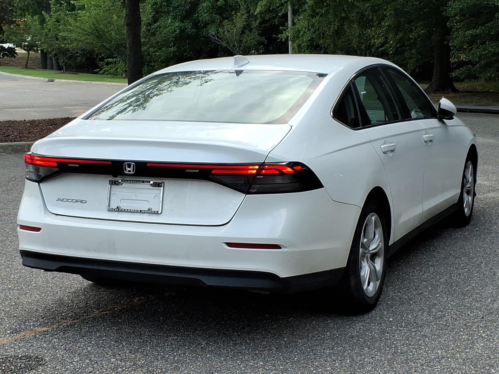 Used 2023 Platinum White Pearl Honda LX image 11