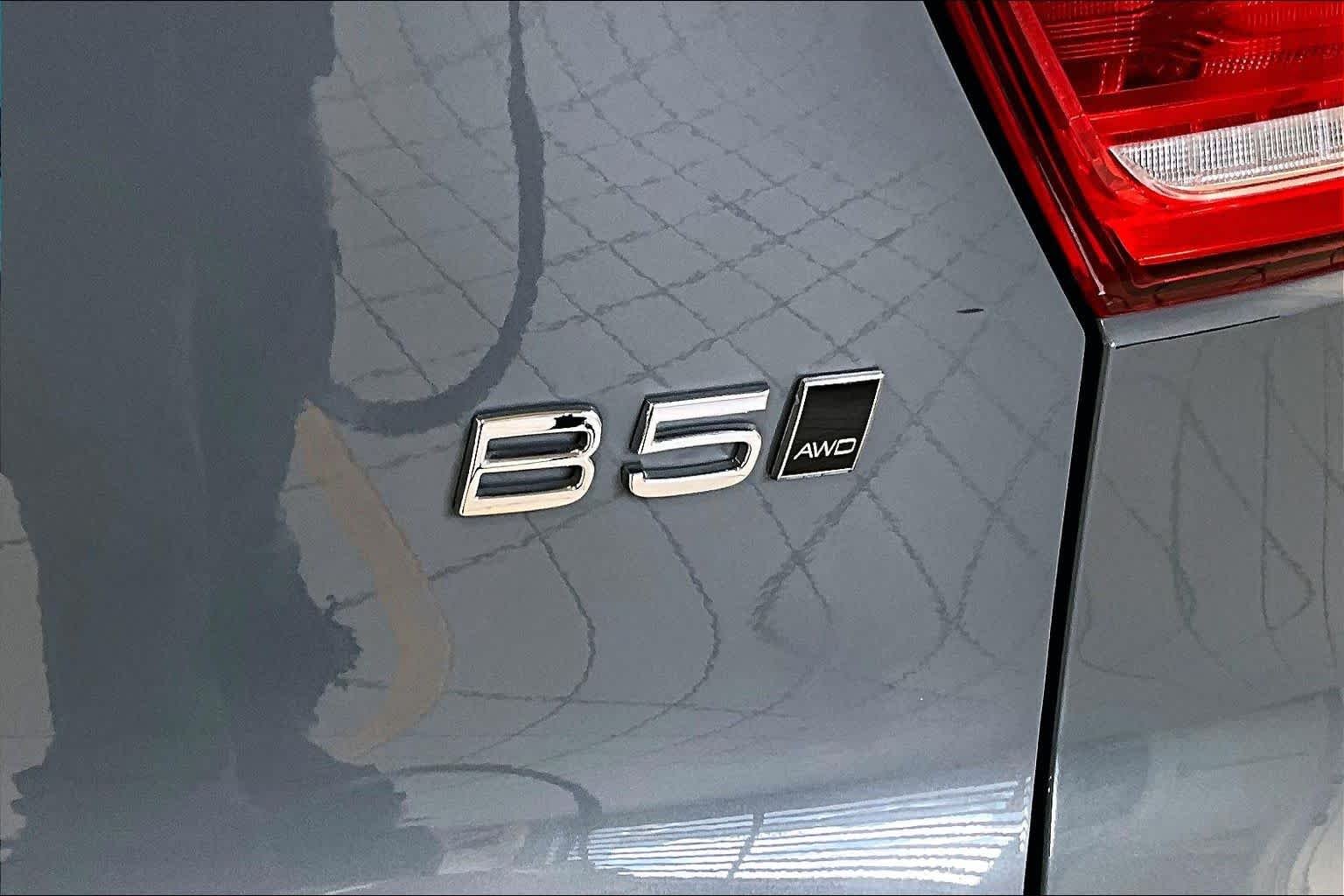 Used 2023 Thunder Grey Metallic Volvo Ultimate Dark Theme image 10