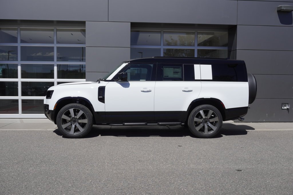 New 2026 Fuji White Land Rover V8 image 8