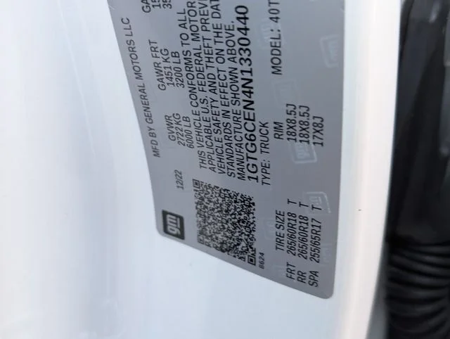 Used 2022 White GMC Elevation image 18