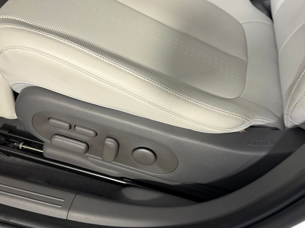 Used 2025 White Hyundai Limited image 24