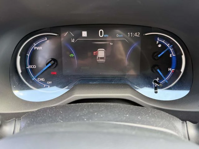 Used 2025 Silver Toyota XLE image 24