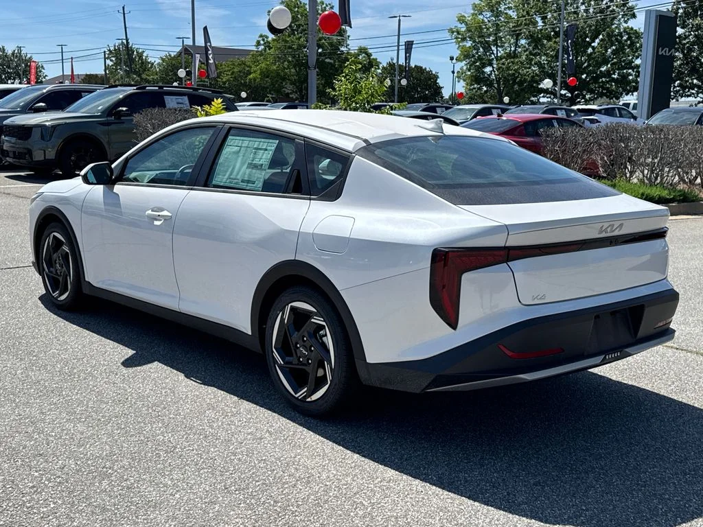 New 2026 Snow White Pearl Kia EX image 5