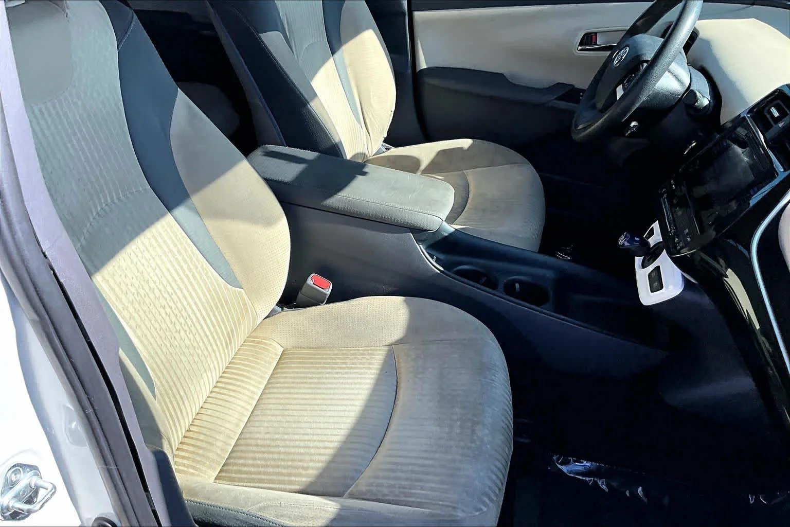 Used 2016 Blizzard Pearl Toyota Three image 7