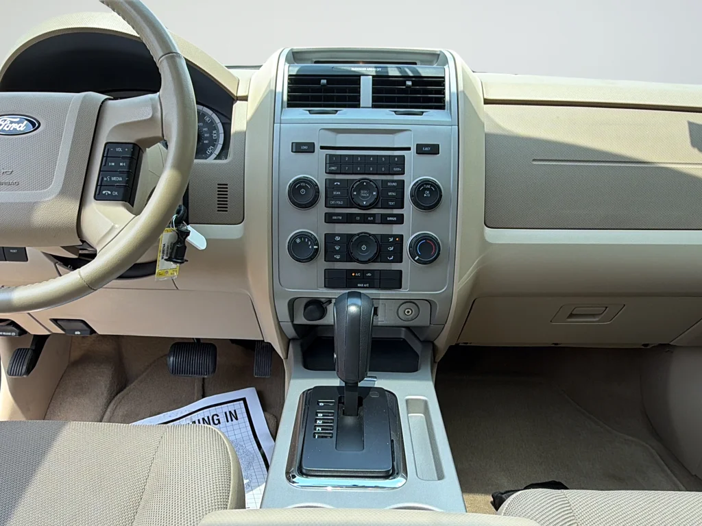 Used 2009 White Ford XLT image 17