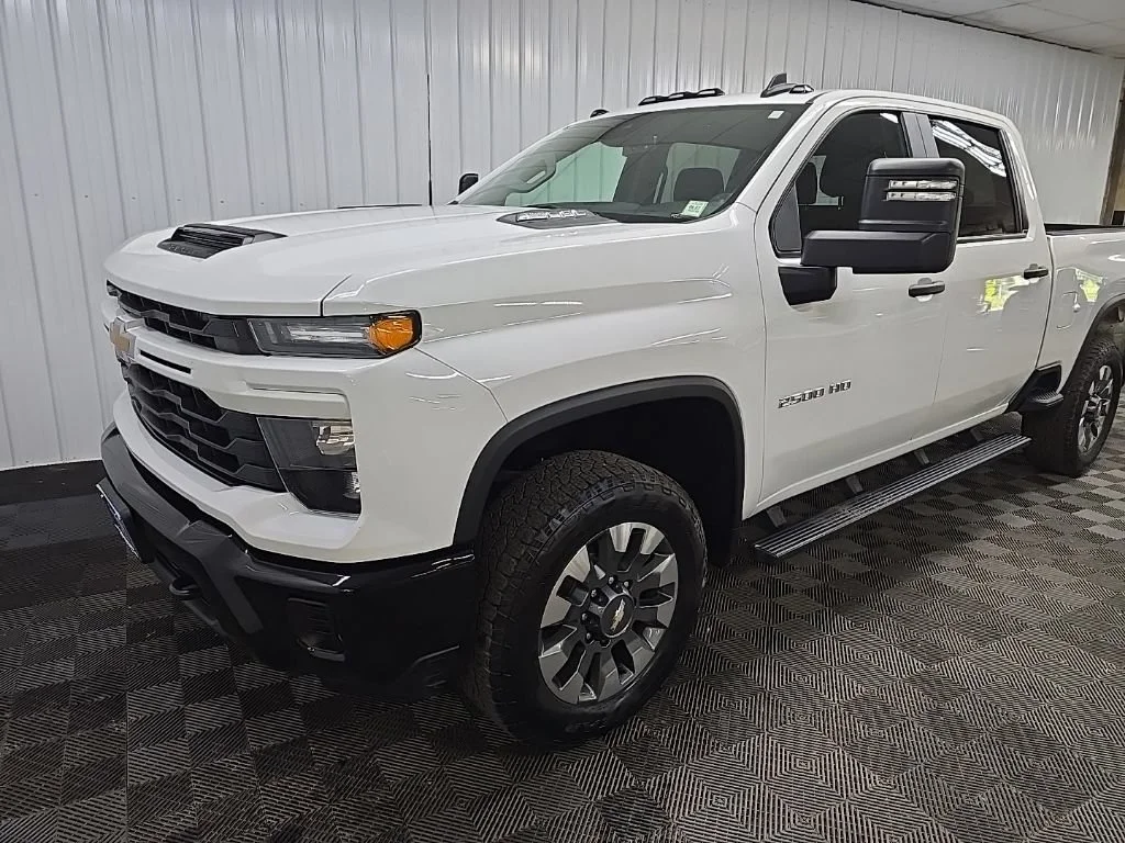 Used 2024 Summit White Chevrolet Custom image 8
