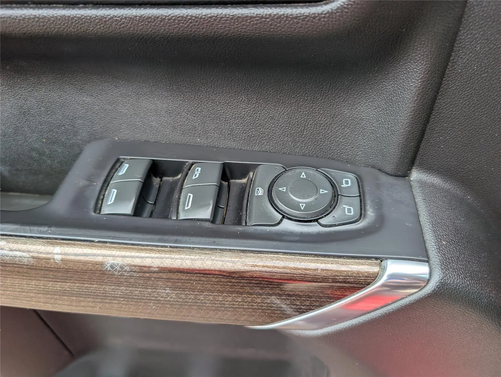 Used 2021 RED HOT Chevrolet LT Trail Boss image 33