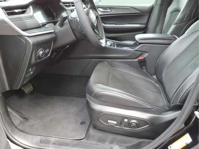 Used 2025 Black Jeep Altitude image 20