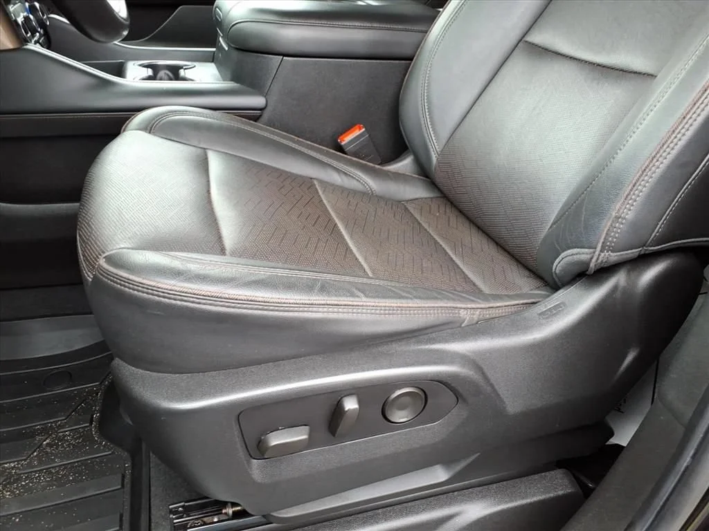 Used 2021 BLACK Chevrolet High Country image 4