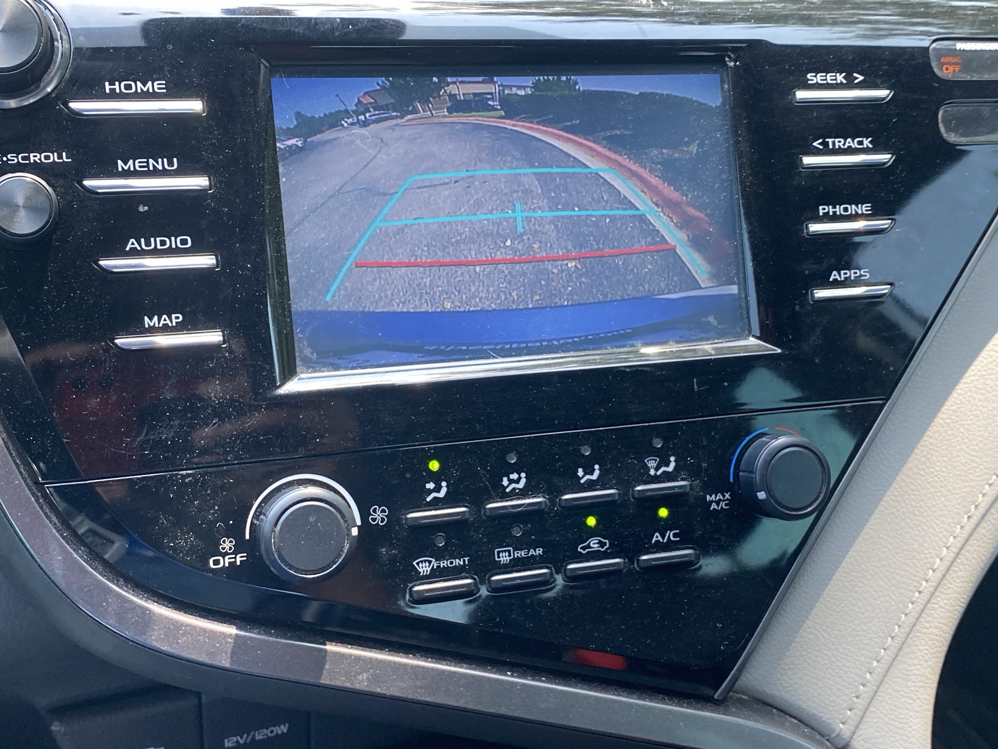 Used 2019  Toyota LE image 19