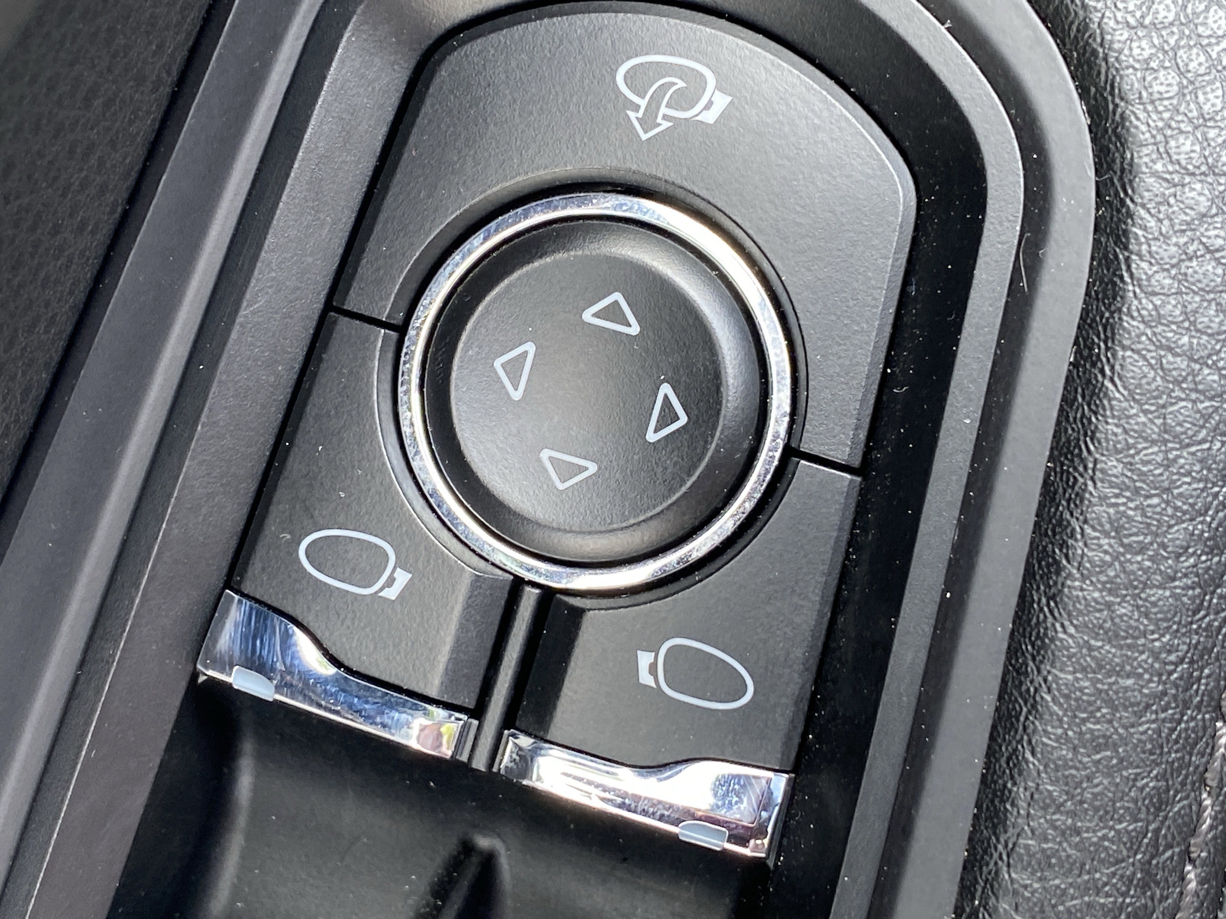 2024 Porsche Macan Base - Photo 17