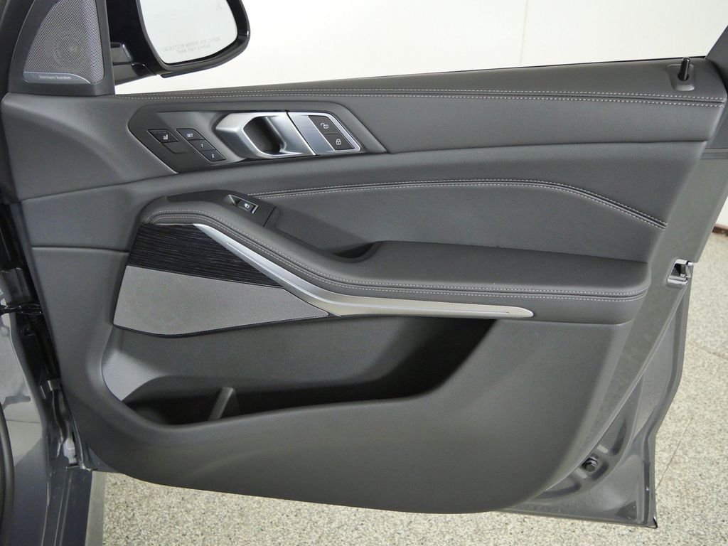 New 2026 Dravit Grey Metallic BMW xDrive40i image 19