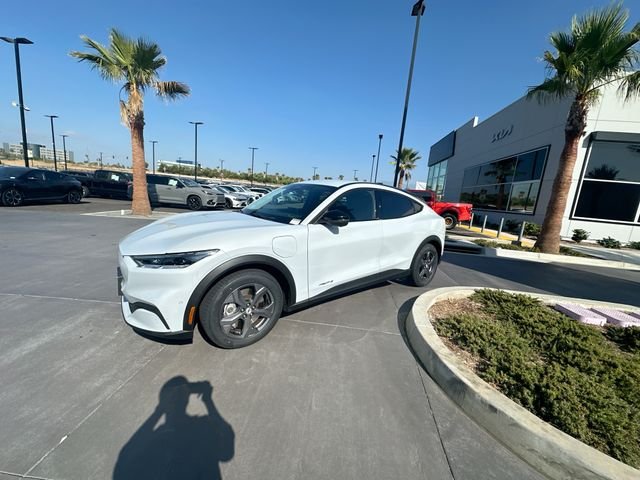 Certified Used 2023 Space White Metallic Ford Select image 3