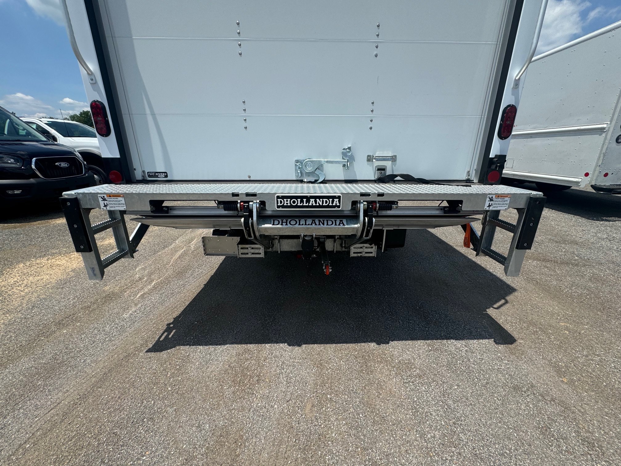 New 2027 Oxford White Ford E-450 DRW image 9