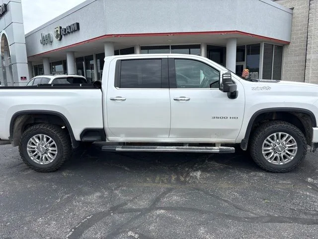 Used 2020 Pearl Chevrolet High Country image 6
